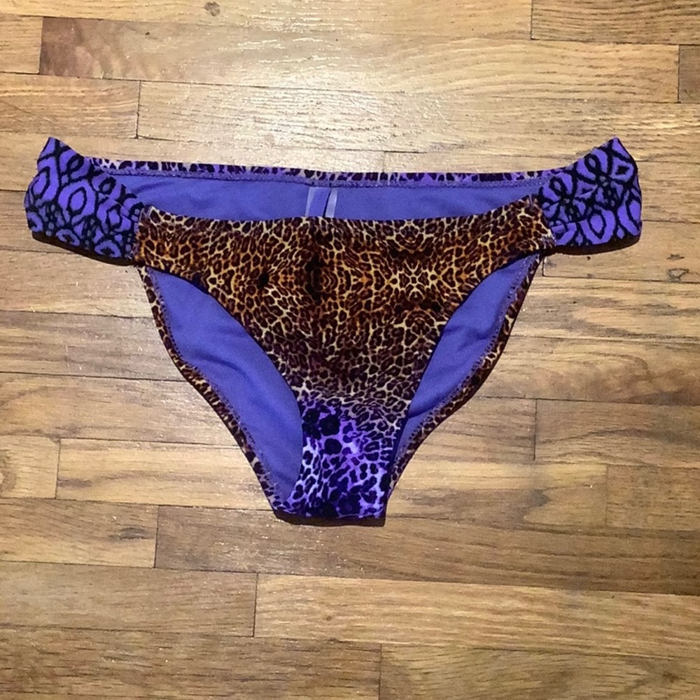 Radio Fiji swim bottoms